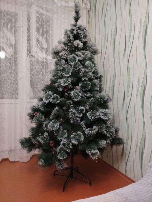 Продаётся ёлка два метра