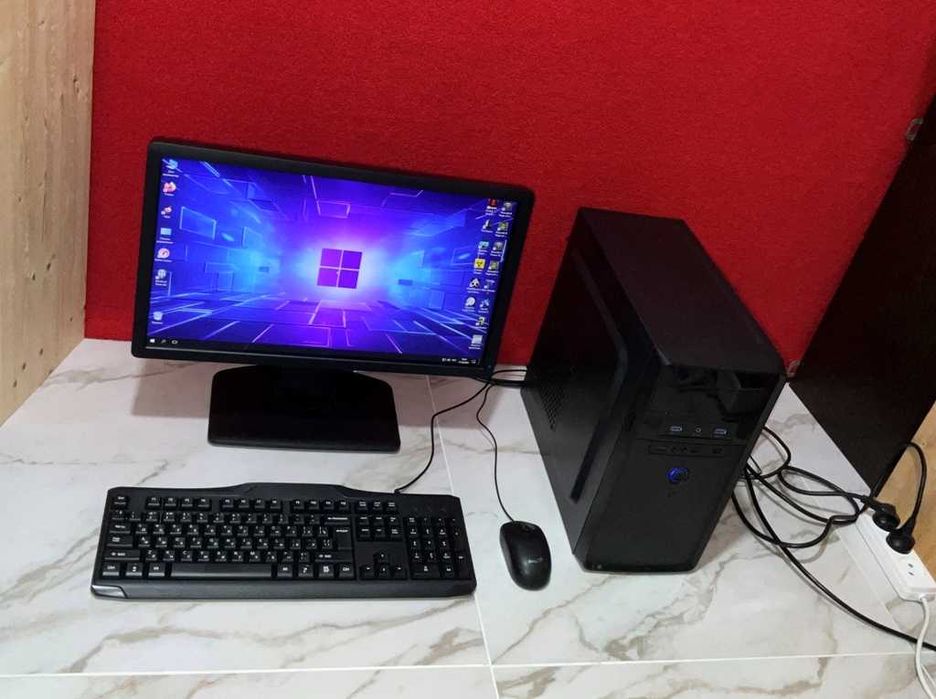 Компьютер ( с кучей игр ) всё на фото.