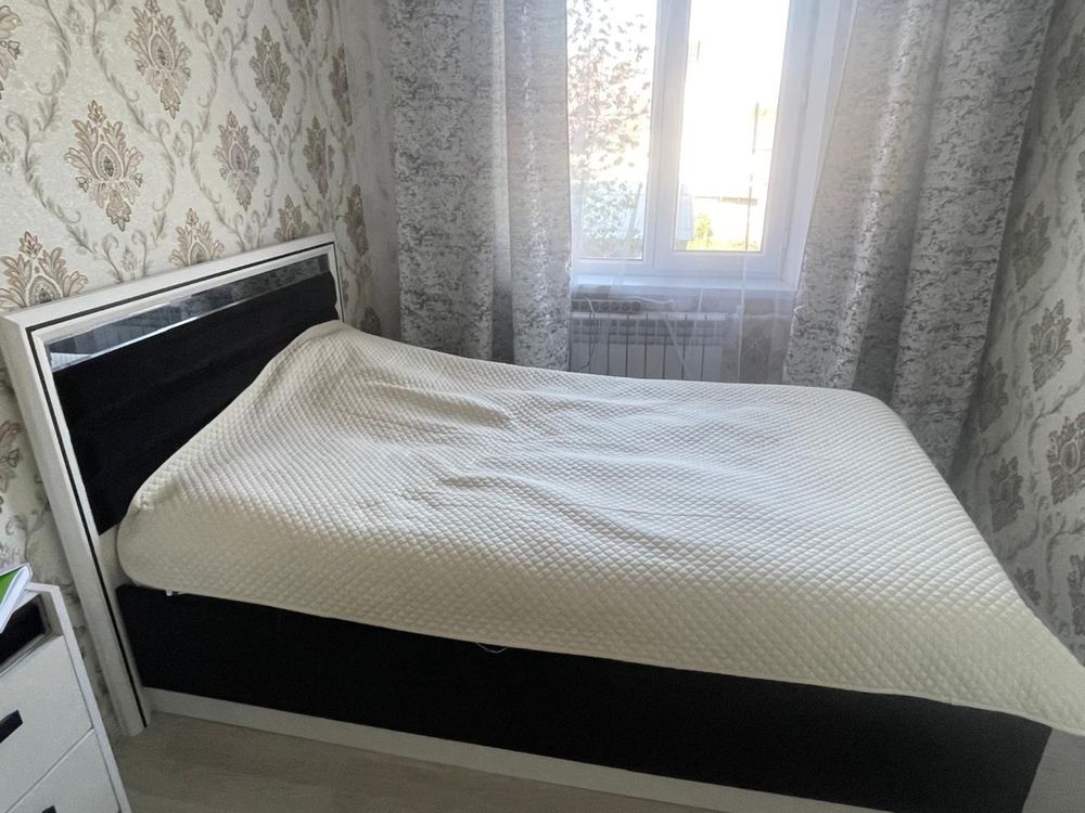 Продается кровать с комодом