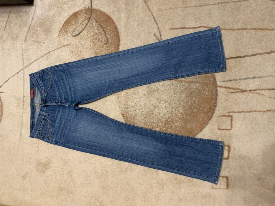 Продавам дамски дънки - всеки чифт за 5 лв.