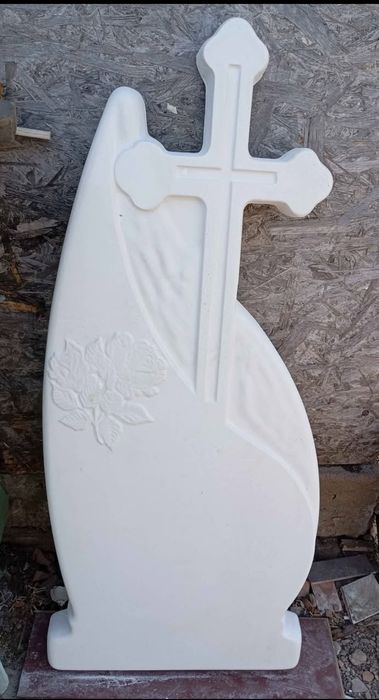 Vând crucii din praf de marmură pentru mai multe detalii tel.077205654