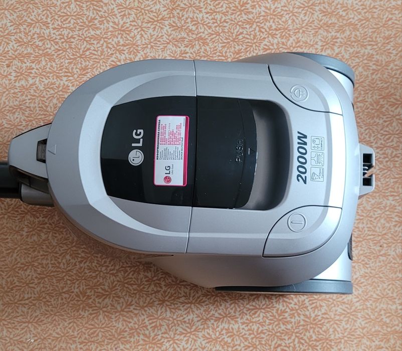 Продам Пылесос LG