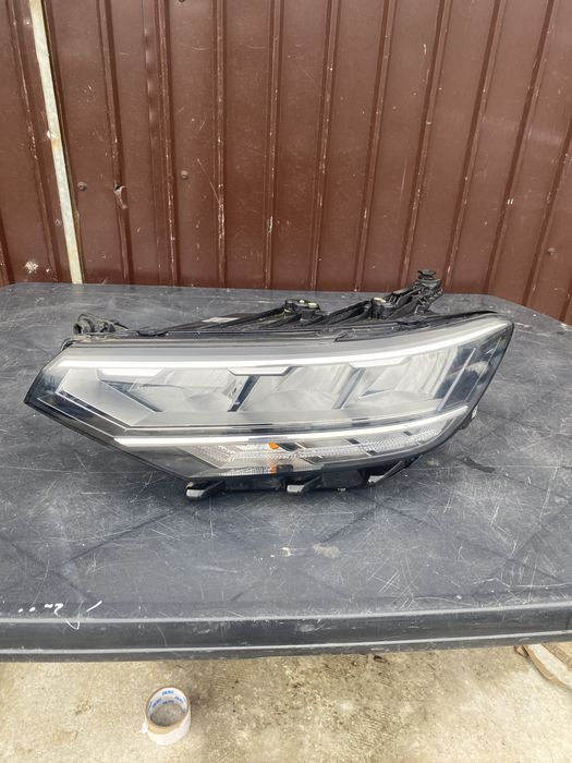 Far stanga /grila centrala Vw passat b8