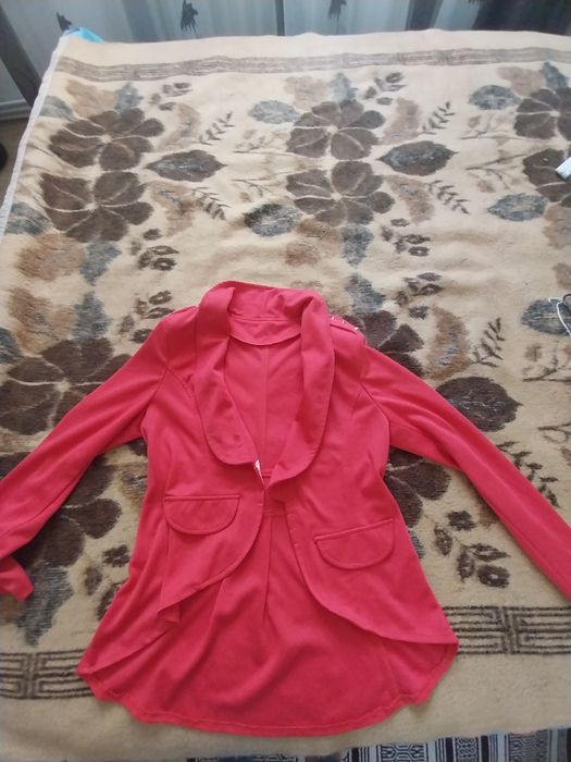 Vând haine purtate în stare foarte buna