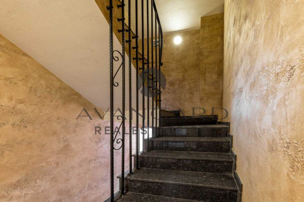 оф.17283 Мезонет Кючук Париж