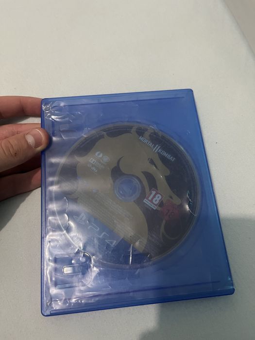 Fifa22 si mortal kombat 11 ps4
