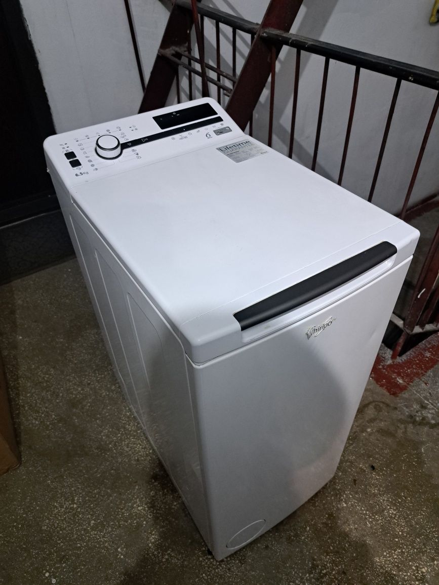 Vând  mașină de spălat verticale marca Whirlpool  6kg