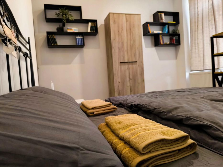 Vând apartament 3 camere, Central, Turda, 47 mp, parter, curte comună