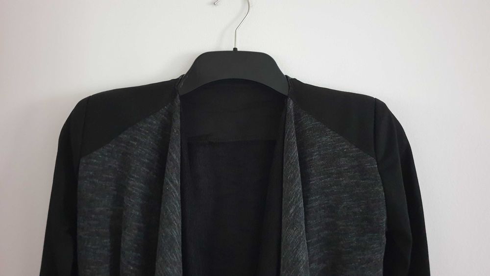 Cardigan S gros, umeri din burete, vand/schimb