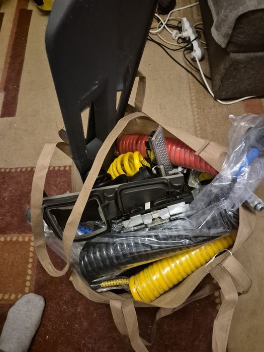 Vând Cric Camion,Furtun aer,furtune Abs, chingi frig