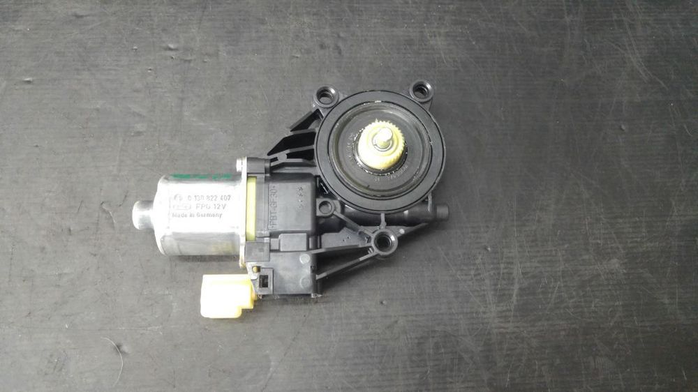 Motoras macara dreapta spate ford fiesta 6 8a6114553a