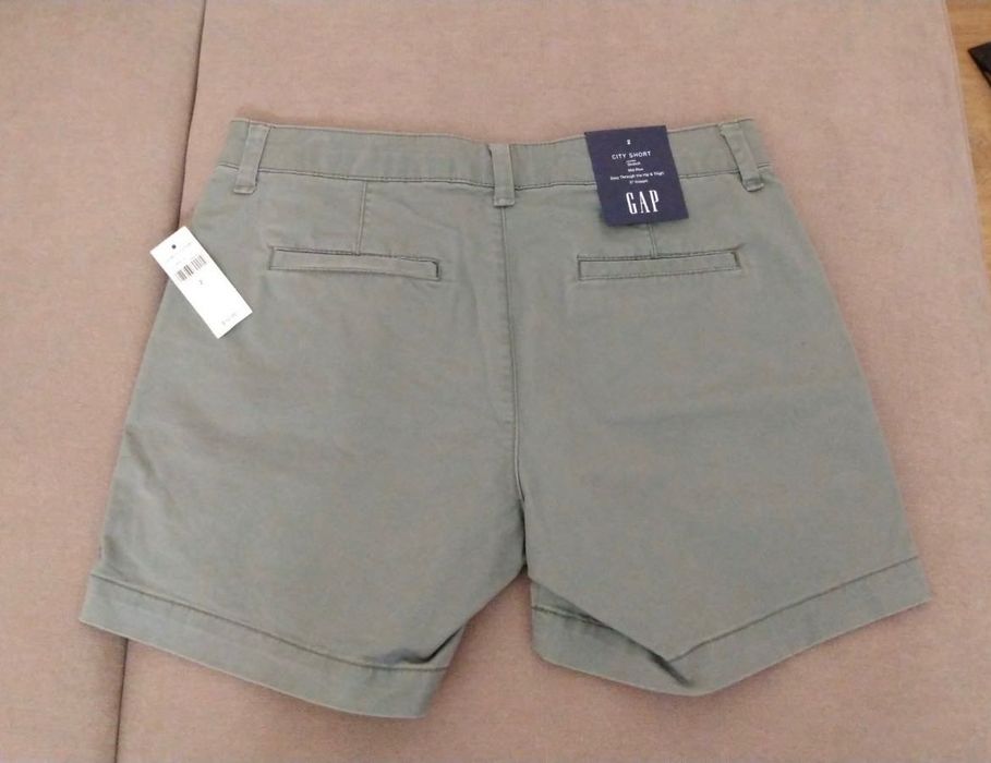 GAP къси дамски панталони, размер S, нови
