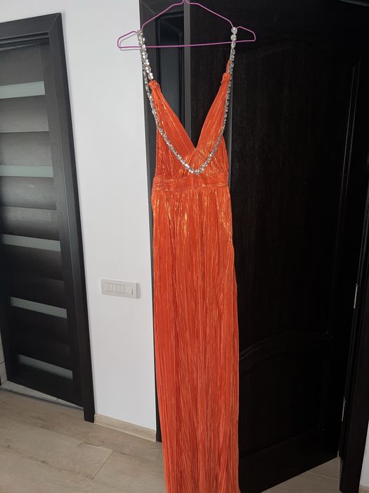 Vand rochie de eveniment