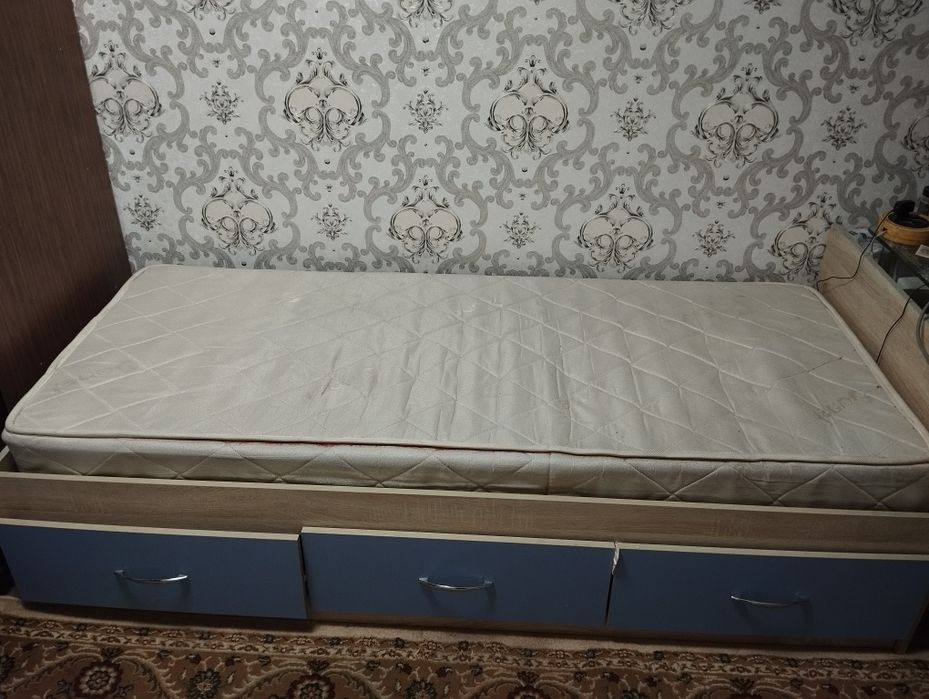 Кровать односпалка.