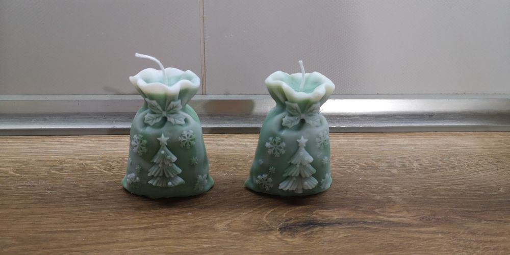 Коледни свещи и букет от ароматни сапунчета