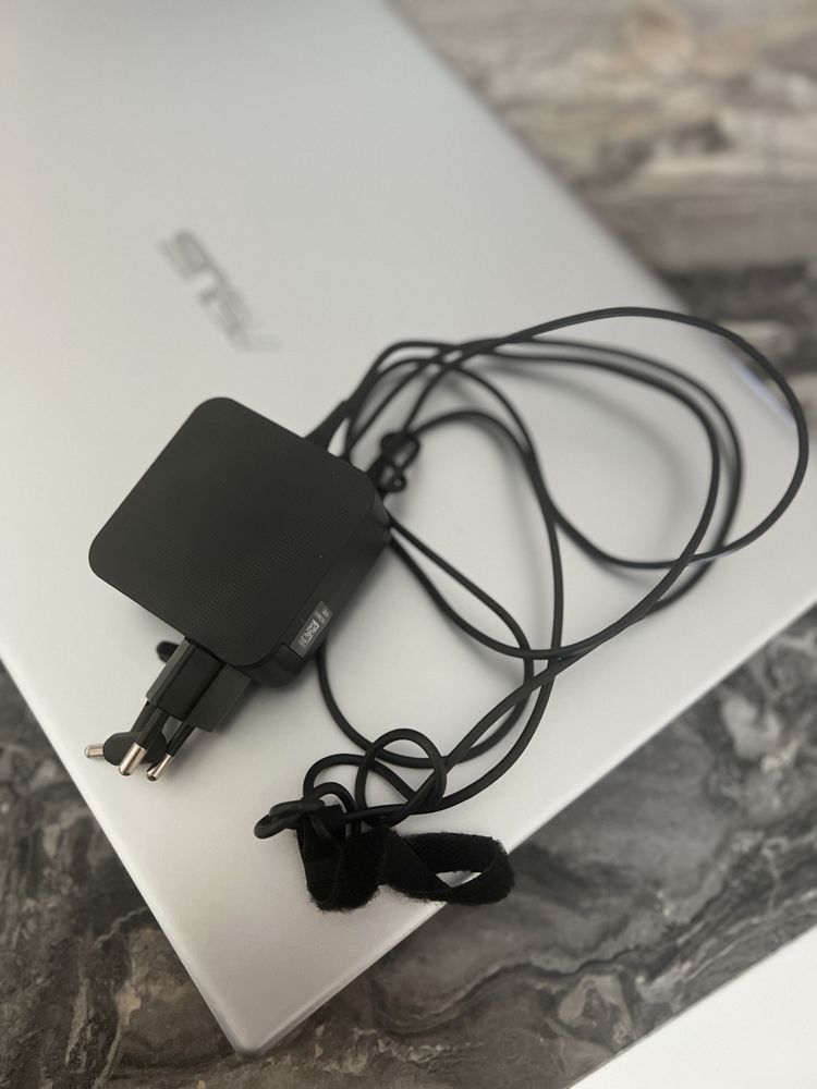 Счупена Монитора!!!Asus   Vivabook  notebook Лаптоп