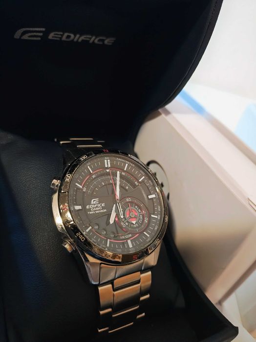 Ceas Casio Edifice ERA200DB-1AV cronograf, alarmă, busolă, termometru
