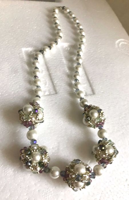 Colier handmade cu perle,diferite margele si incuietoare de argint