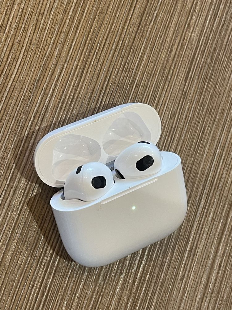 Apple Watch + AirPods 3