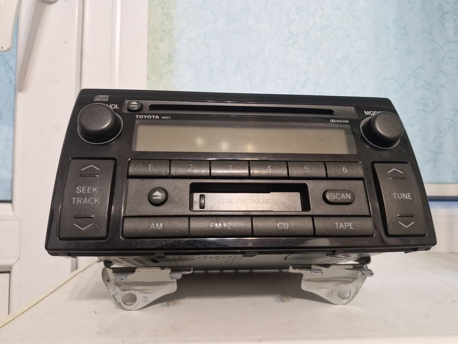 Магнитофон с рамкой на Camry 30