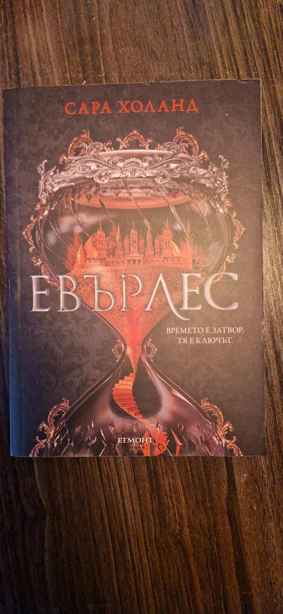 Продавам много книги
