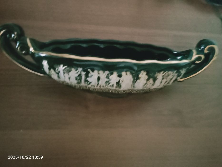 Вазы, ладья, в греческом стиле