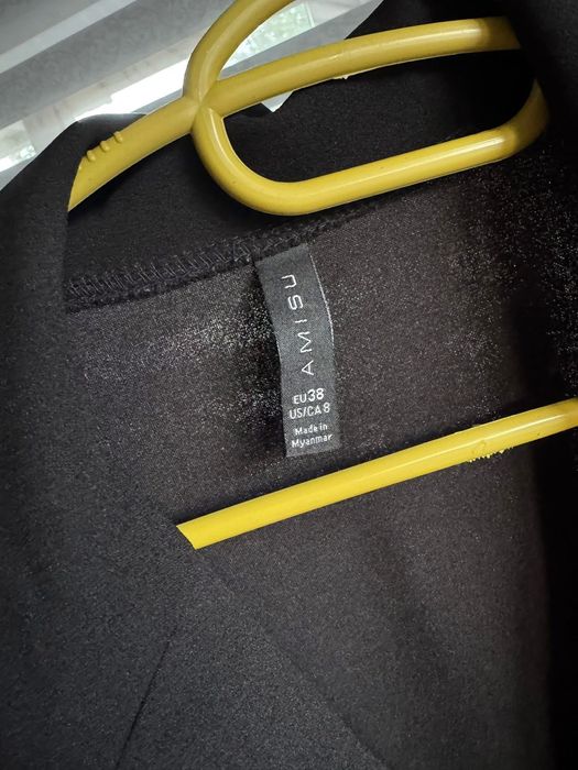 Елегантна черна рокля