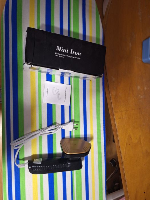 Mini fier de călcat pe aburi, vertical