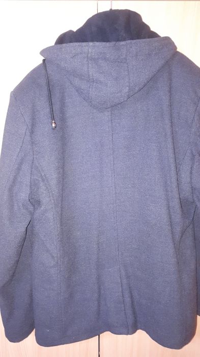 Vând palton de stofă