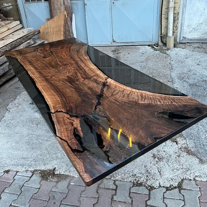 Маса от орех с епоксидна смола / луксозни маси по поръчка