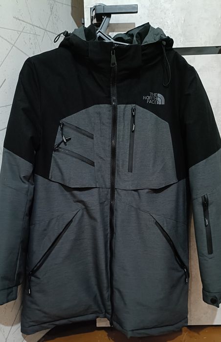 Продам зимнюю куртку на мальчика в отличном состоянии