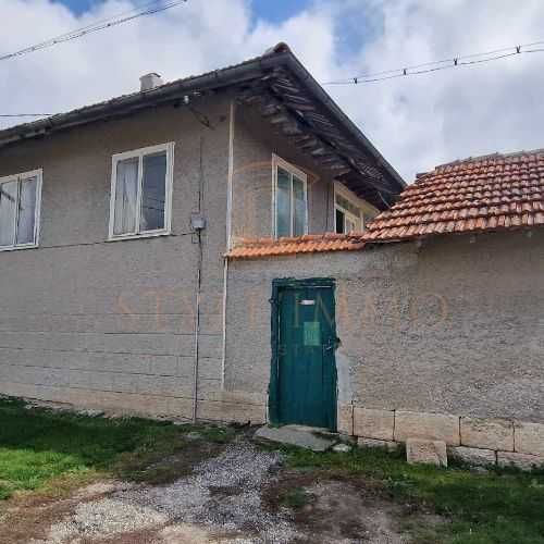 Продава се Къща в Разград, Промишлена зона - Изток - 70 кв.м за 425 €/кв.м - Снимка #2