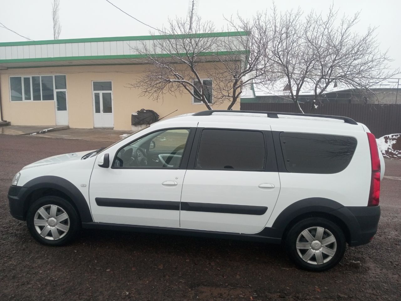 Lada Largus cross