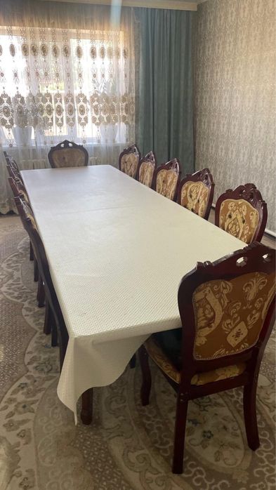 Стол и студья для 12 персон