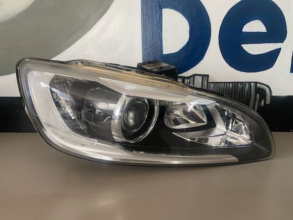 Far dreapta cu xenon Volvo S60 V60 2014-2018 31420262