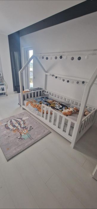 Pat montessori tip casuta din lemn masiv