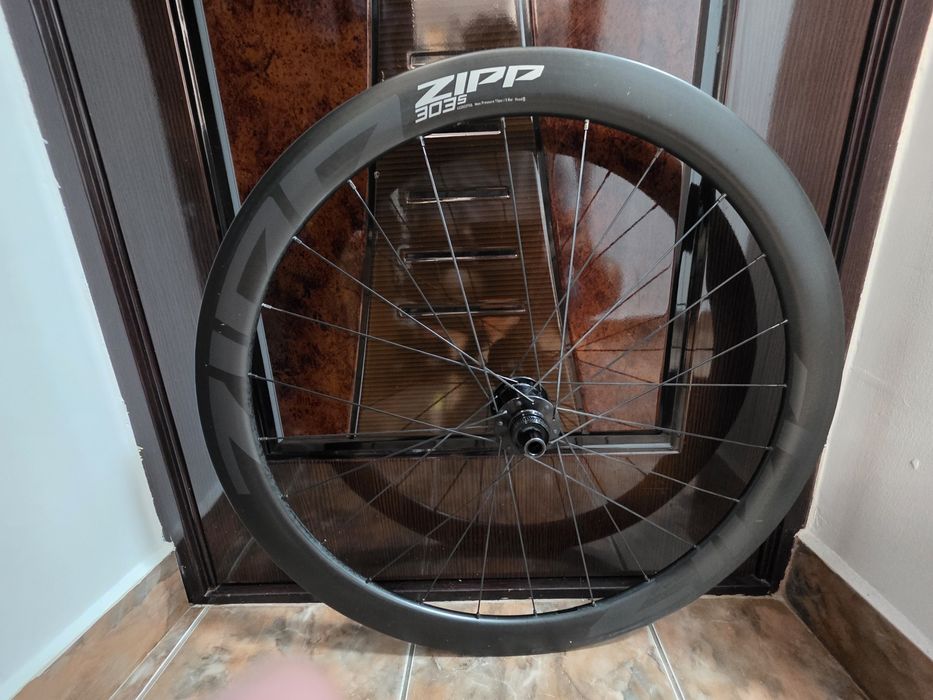 Vând set roti Zipp 303 S