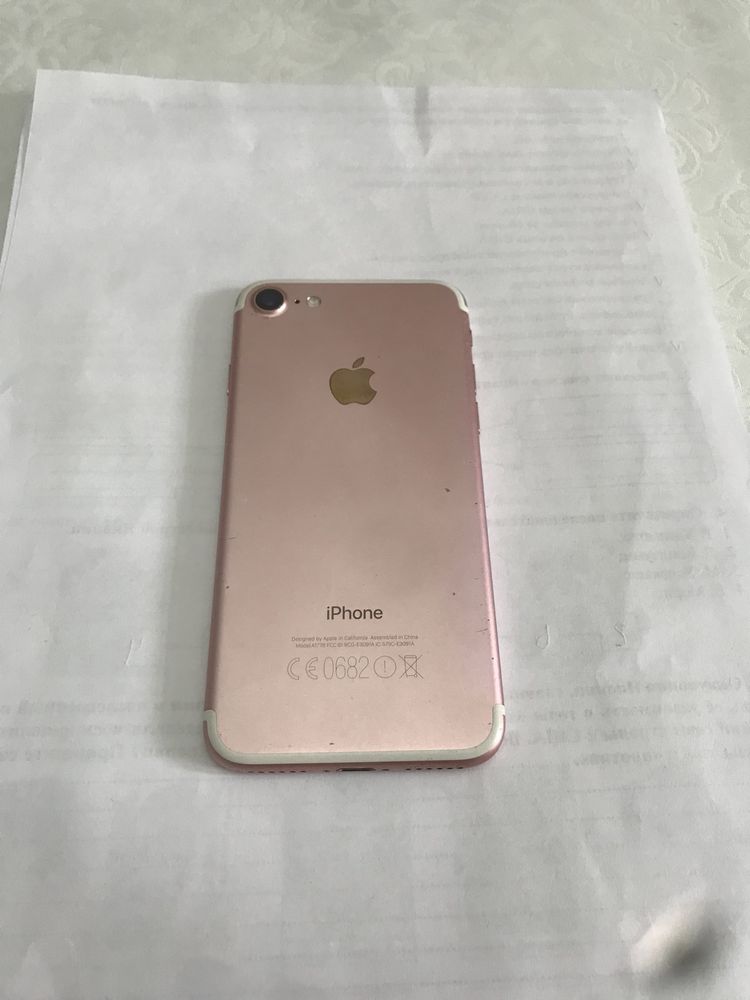 Продам IPhone 7