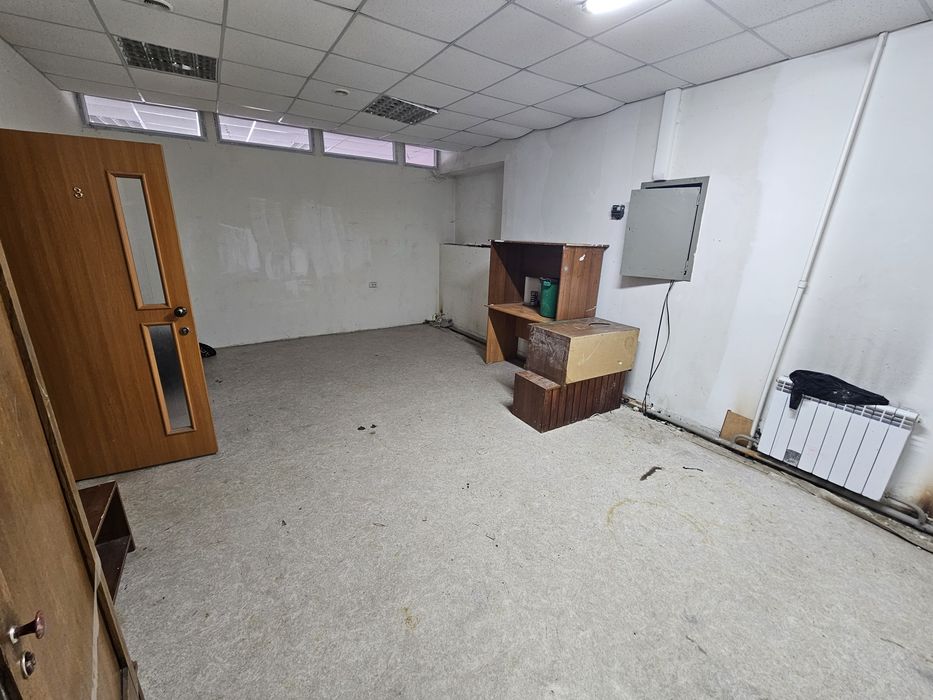 Сдам кабинет 30 кв .