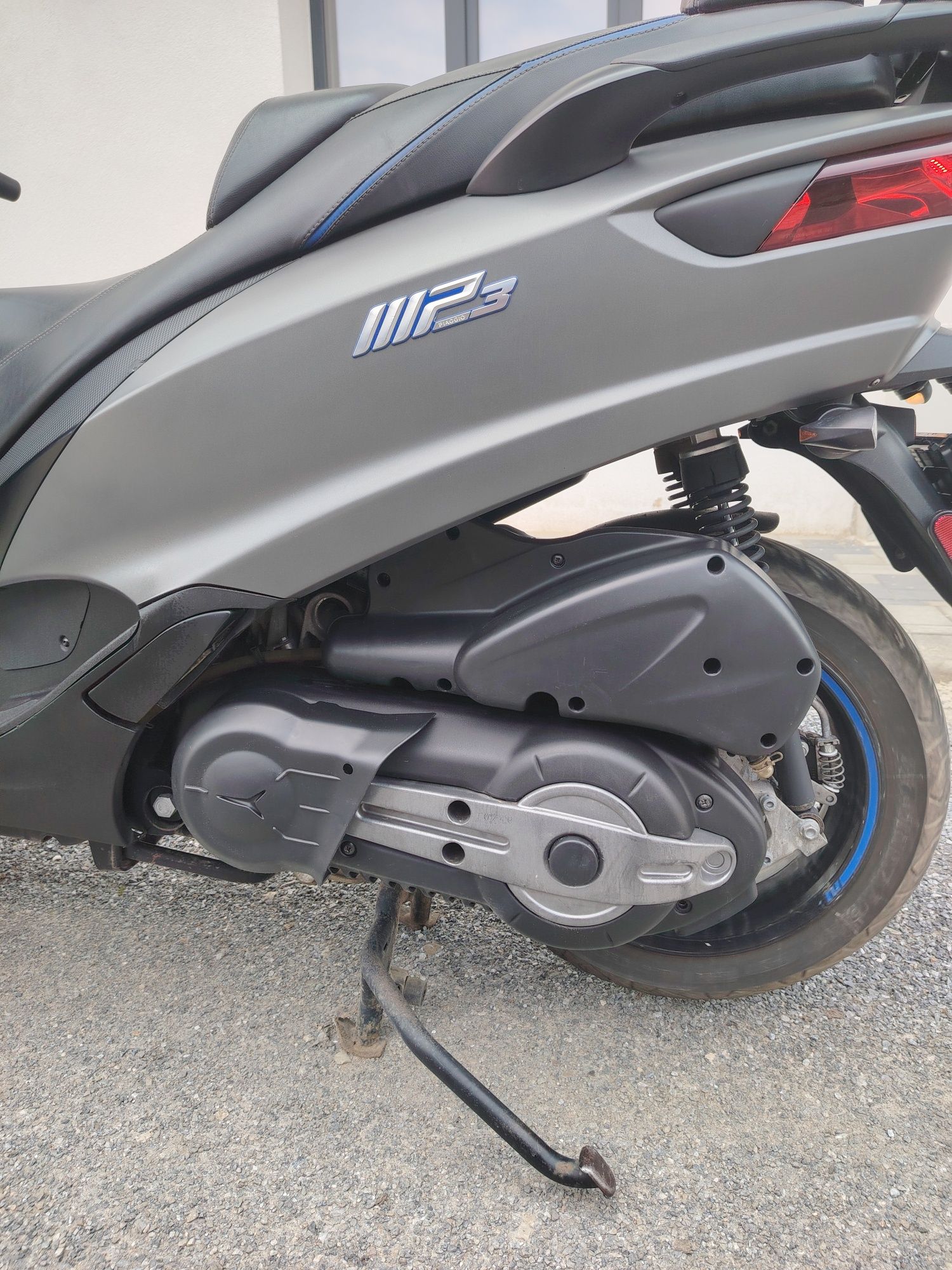 vând piaggio mp3 500