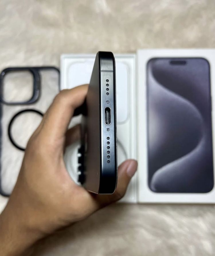 iPhone 15 PRO MAX cu 100% Bateria de 256 GB