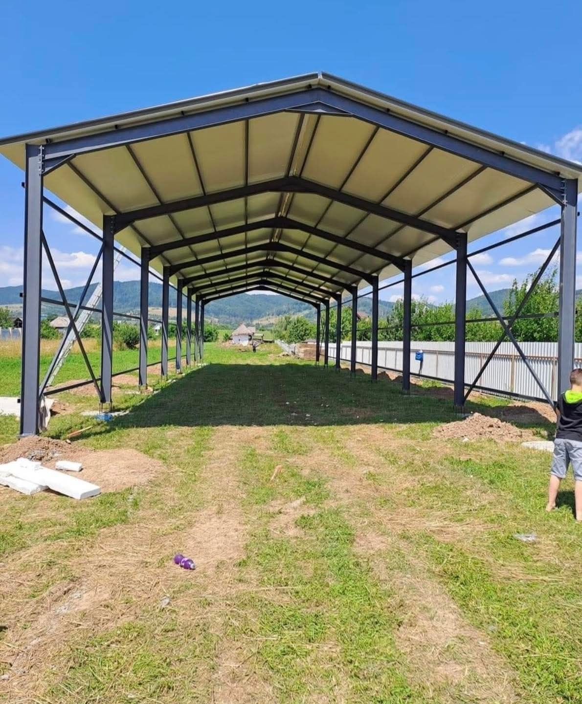 Vindem pano senwich și strusturi metalice fara