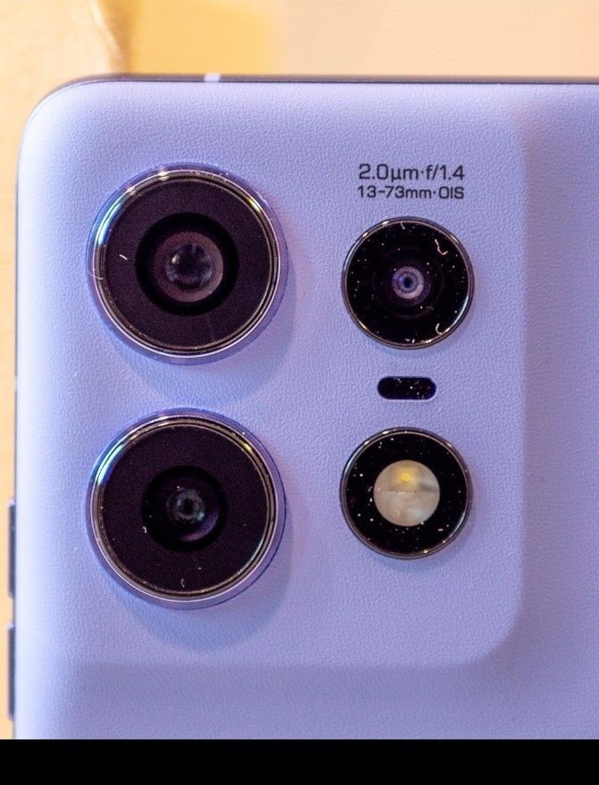 Продавам Motorola edge 50 Pro