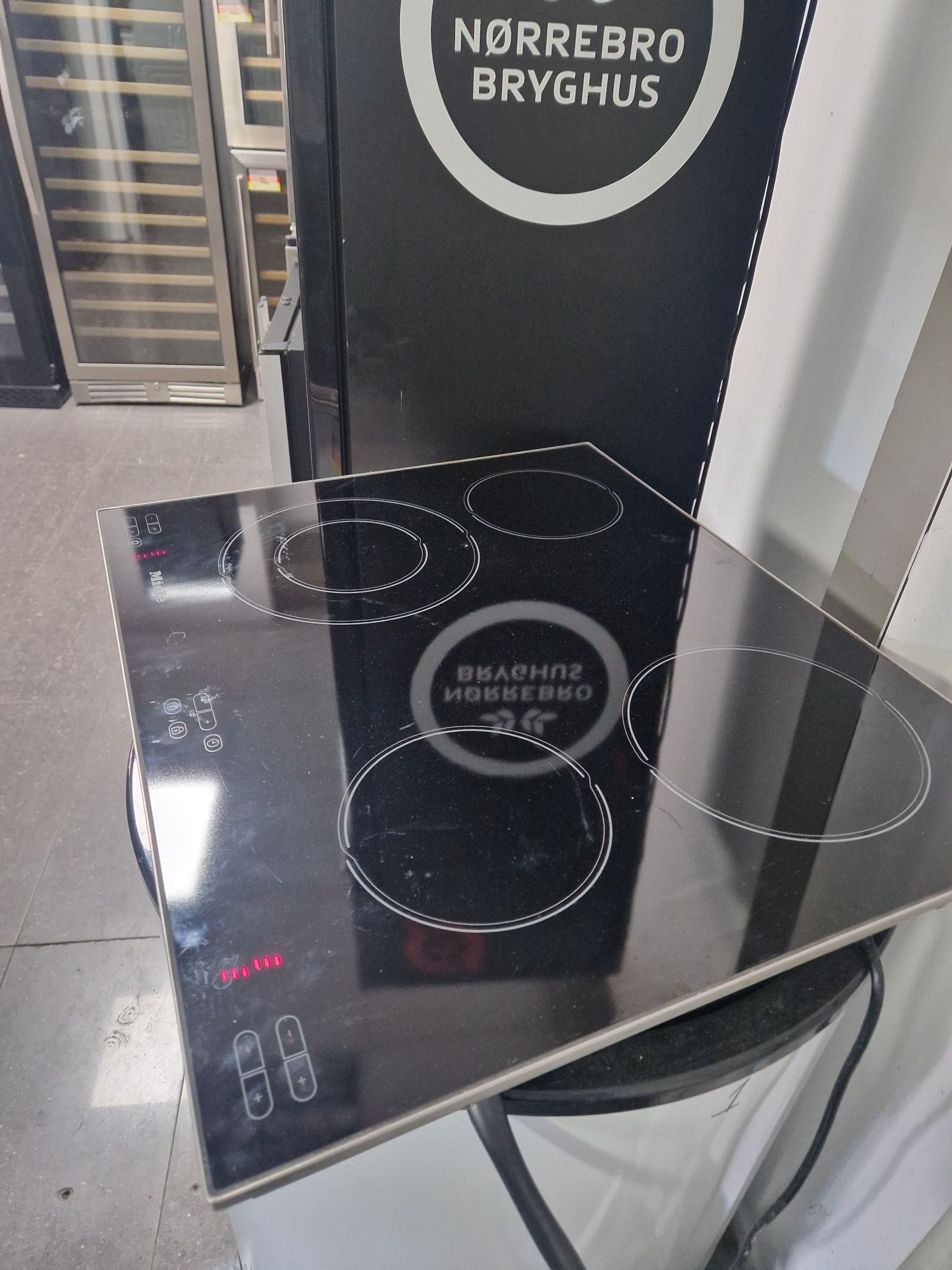 Керамичен плот Miele KM 541