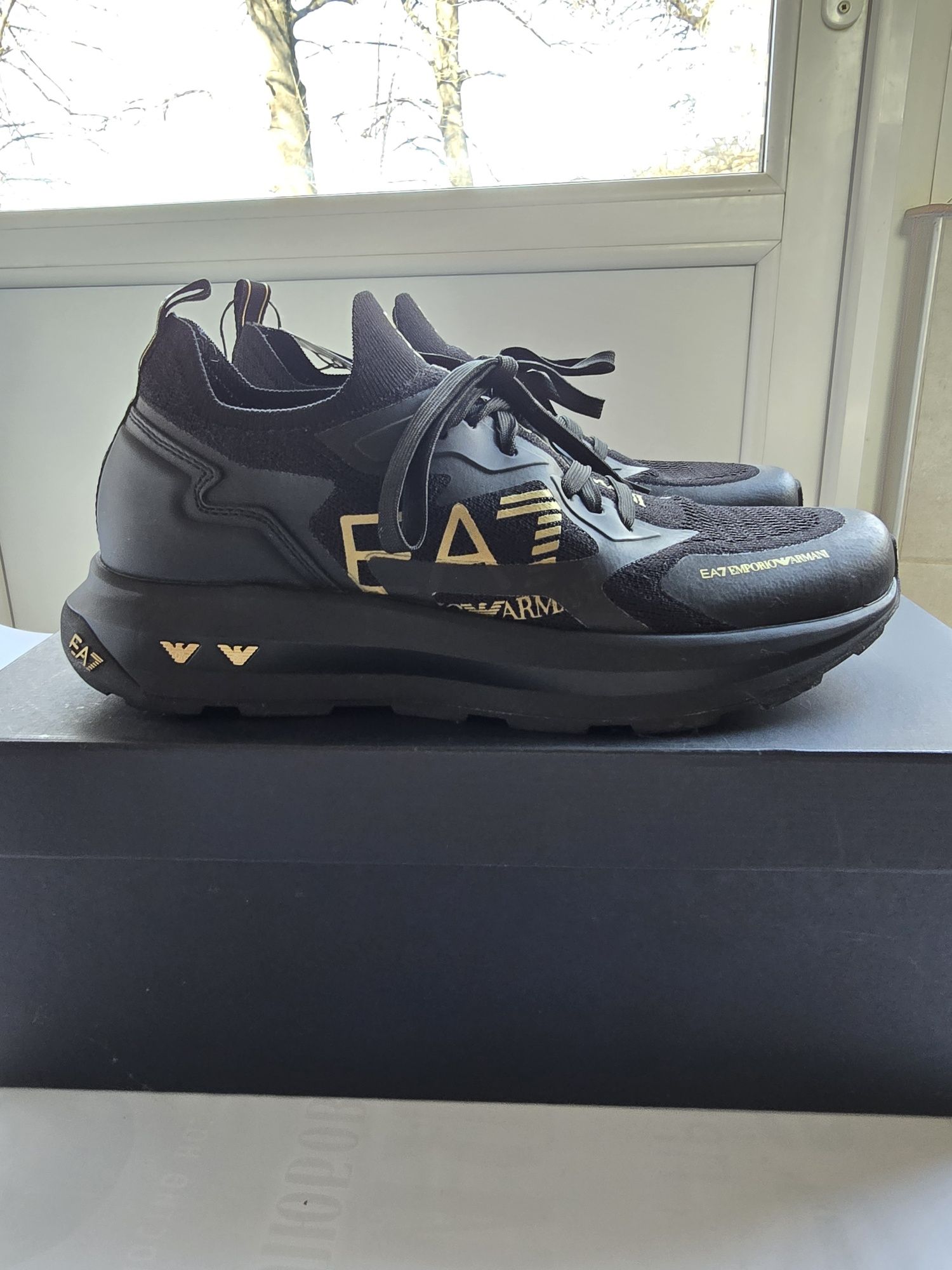 Спортни обувки EA7 Emporio Armani 43 номер
Сникърси X8X113 XK269 M701