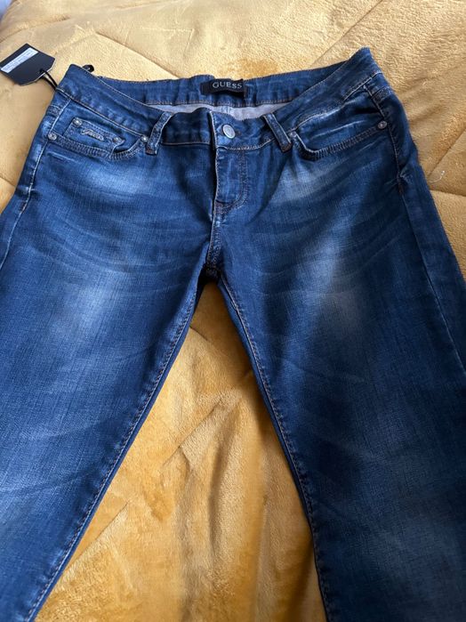 Чисто нови дънки Guess