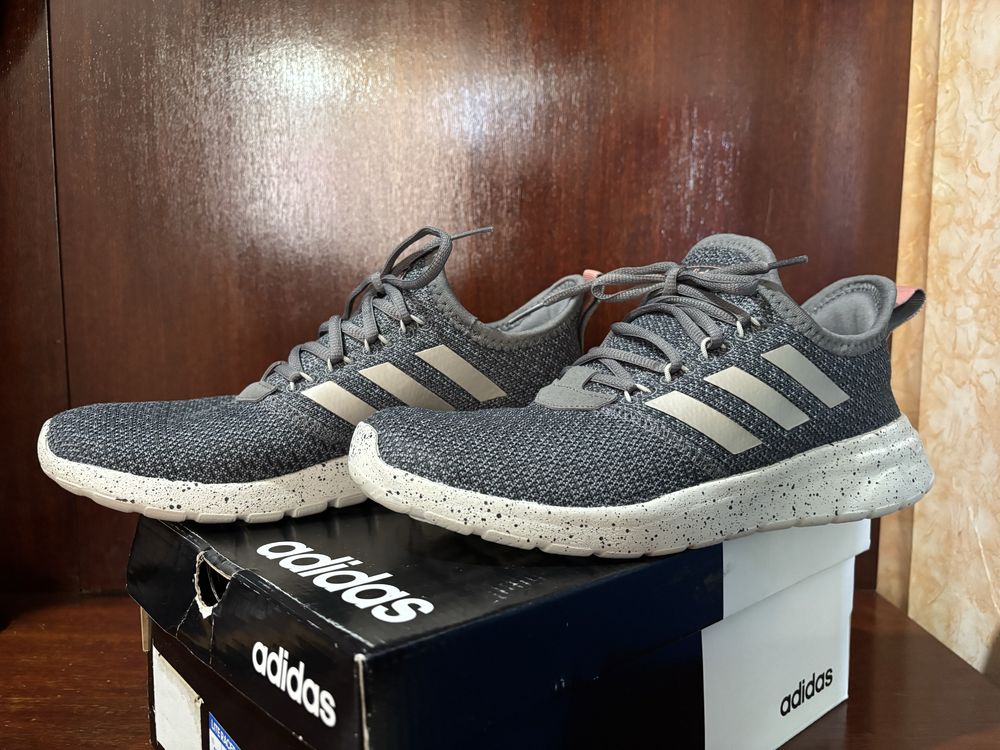 Чисто нови Adidas обувки