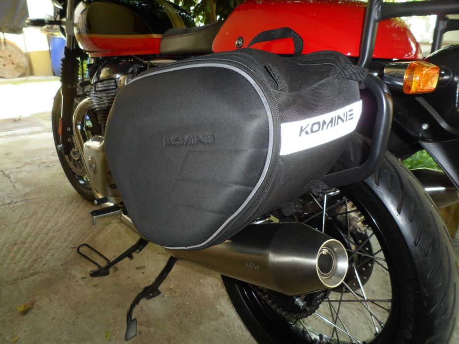 Royal Enfield Interceptor 650 cu sau fara accesorii