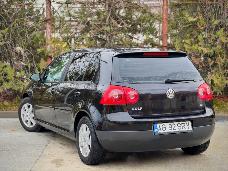 Vând Golf 5 1.6 MPI Benzina Aspirat PROPRIETAR
