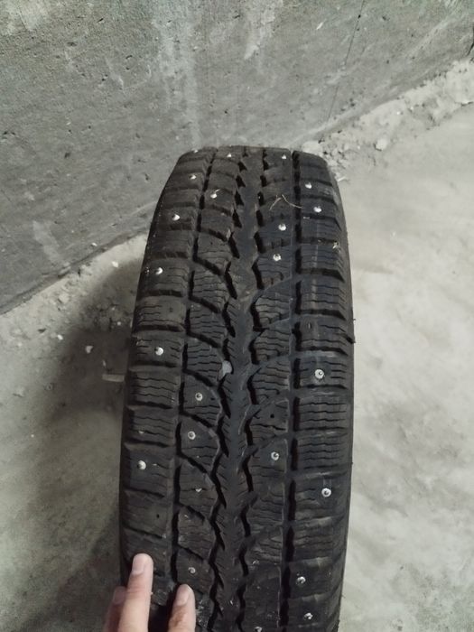 Продам шипованные шины kama